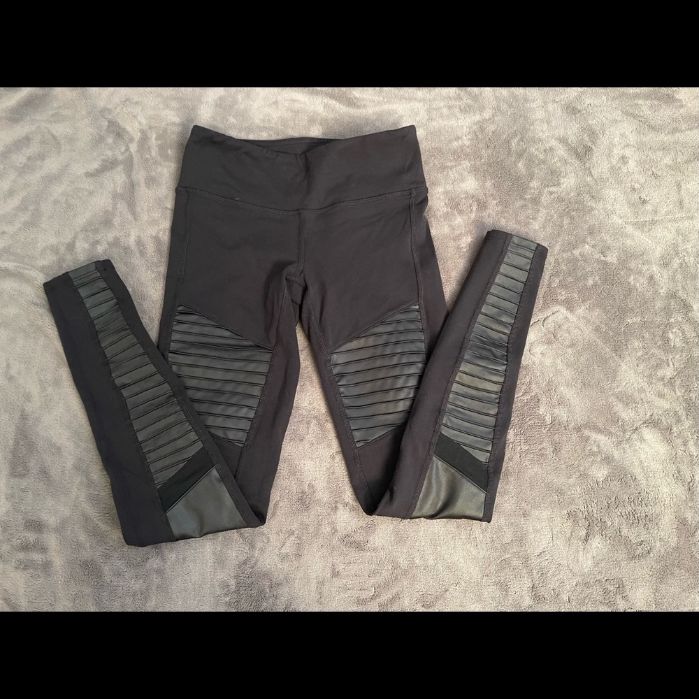 Alo yoga mid waist moto leggings size XS
